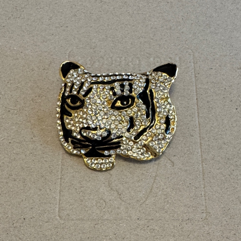 Sparkling Tiger Brooch